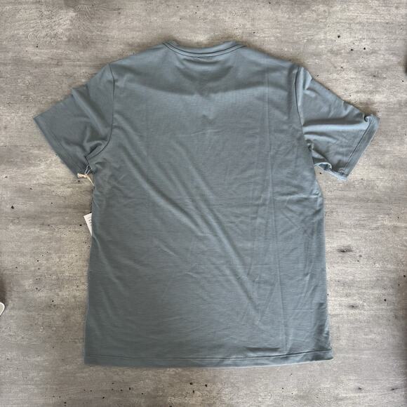 Vuori Current Tech Short Sleeve Tee Small Mist Blue NEW 4 Way Stretch T-Shirt - Picture 5 of 5